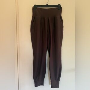 Old Navy Active High-Rise Jogger in Dark Brown